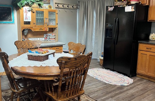 McCook House | Peaceful Country Retreat ideal for hunters and families