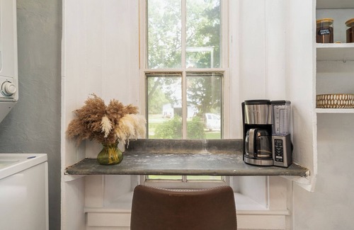 Lawrence House | Peaceful Countryside Retreat on the Edge of Lawrence - Minutes to Mass Street!