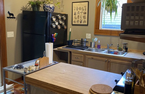 Sellwood-Moreland Apartment | Peaceful+Cozy StudioApt-Steps to Central Sellwood