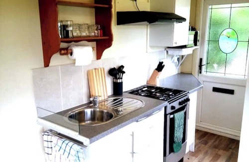 Hadlow Down Apartment | Peaceful en-suite cabin all mod cons. Close to and overlooking our fishing lake.