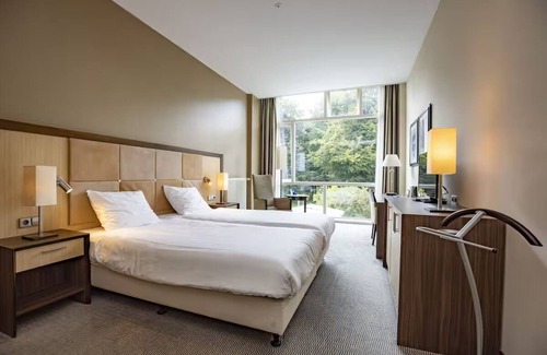 Zon en Schild Hotel | Peaceful Escape with Free Parking, Private Garden & Hiking Nearby