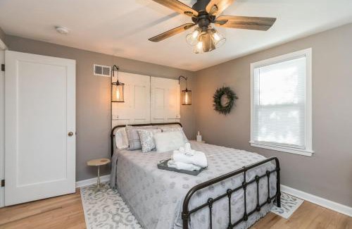 Cedar Rapids House | Peaceful Farmhouse Style Czech Village And Newbo Area