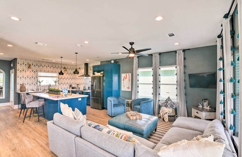 Pointe San Luis House | Peaceful Galveston Getaway w/Deck: Walk to Beach