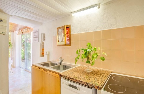 Berre-des-Alpes House | Peaceful Garden Retreat, Berre