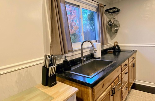 Bartlett Cottage | Peaceful Getaway: Hot Tub, Trails, Fenced yard, Kid & Dog friendly