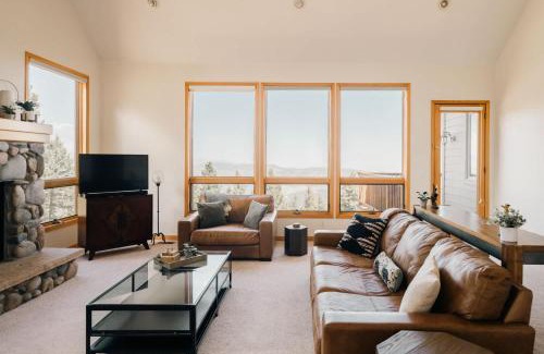 Evergreen House | Peaceful Getaway with Hot Tub - Views - Evergreen