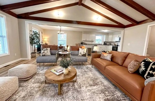 Elizabethtown House | Peaceful home with a close proximity to downtown, sports park, and more