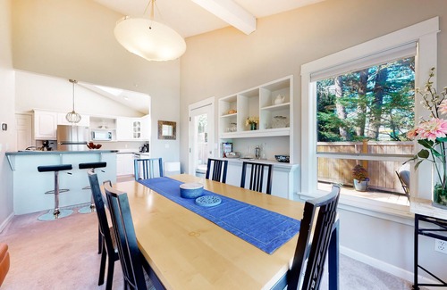West Portland Park House | Peaceful home with incredible valley view, deck, gas firepit & fireplace