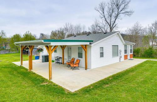 Coxs Creek House | Peaceful Home with Patio on 30 Acres in Coxs Creek!