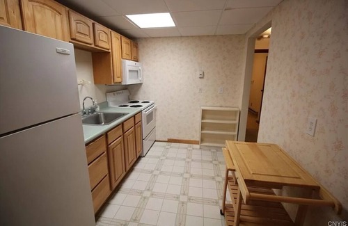 Hamilton House | Peaceful house in Hamilton w/gorgeous wooded backyard & creek -family friendly!