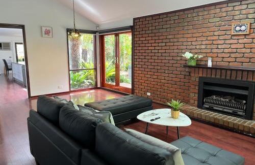 Mill Park House | Peaceful House In Mill Park Melbourne
