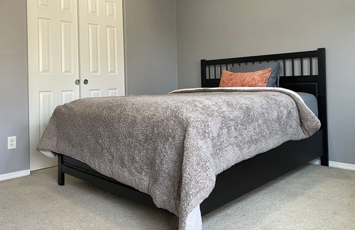 Hillsboro Villa | Peaceful house near downtown Hillsboro