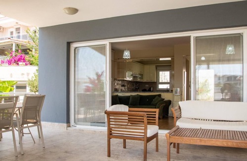 Cesme Apartment | Peaceful House with Refreshing Terrace in Cesme