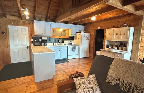 Jefferson Cottage | Peaceful. Lakefront Cottage. Kayakers Paradise.