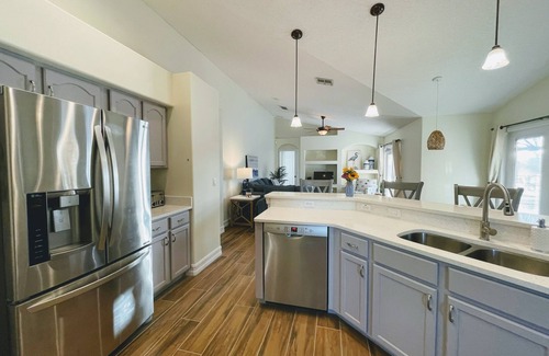 Orange Tree House | Peaceful Lakeside Pool Villa w/Star Wars Games Room Near Disney