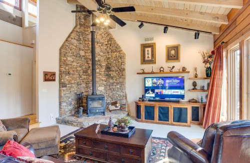 Buford House | Peaceful Lawrenceville Cabin with Hot Tub on 6 Acres