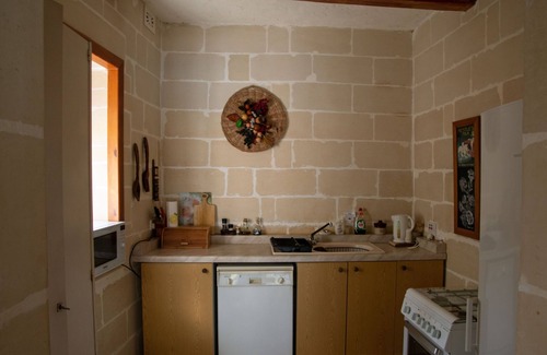 Wardija Cottage | Peaceful location in Wardija near St Pauls Bay- Large Pool and Extensive Gardens
