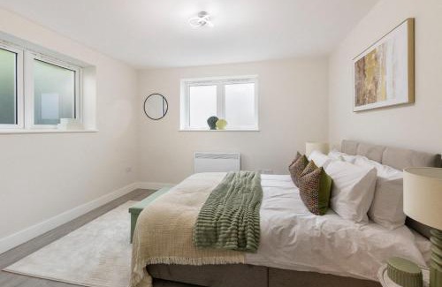 Childs Hill Apartment | Peaceful London Stay 2BR Walkable Locale