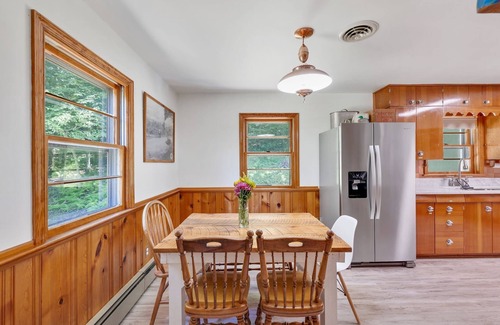 Bluemont Cabin | Peaceful Mountain Retreat Near Appalachian Trail, Wineries, Breweries and More