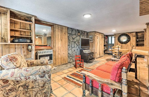 Mount Sterling House | Peaceful Mt Sterling Cabin Deck and Fire Pit!