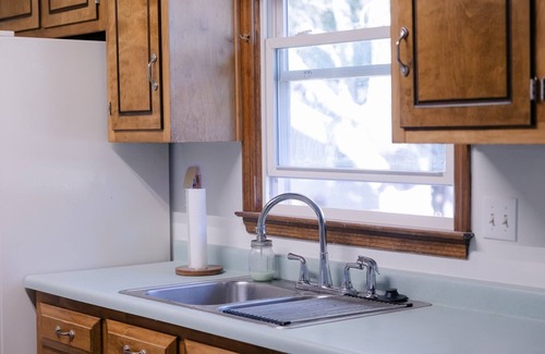Watkinsville House | Peaceful neighborhood retreat minutes from downtown watkinsville and wire park.