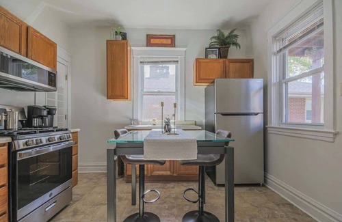 Forest Park Apartment | Peaceful One Bedroom Home near Chicago