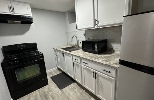 Buffalo House | Peaceful one bedroom in university district