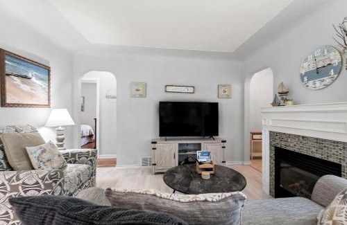 Lakeside House | Peaceful Pastel - Cheerful Cottage Close to Pere Marquette and Muskegon Lake - Pet Friendly