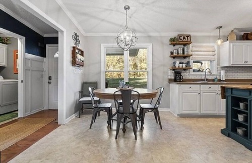 Cross Hill Cottage | Peaceful Pet Friendly 3BR 2BA Cottage w/dock!