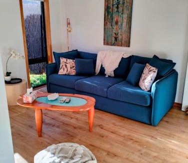 Sandford Villa | Peaceful Pet Friendly 1 bedroom cottage on 1 acre
