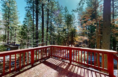 Arnold House | Peaceful Pine Getaway
