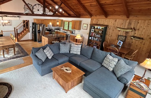 East Troy House | Peaceful & "Pleasant" Lake Retreat on "The Point"