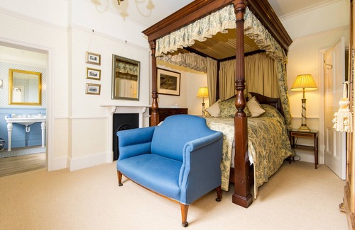 Ross-on-Wye Apartment | Peaceful Quality 2 bedroom/2 bathroom Country House Apartment:beautiful garden