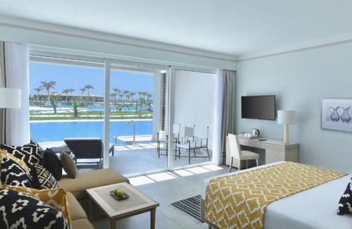 El Quseir Hotel | Peaceful Red Sea Getaway | 3 Swim-Up Rooms, 5 Pools, Dining & Reef Adventures