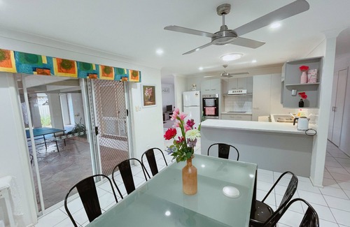 Hillcrest House | Peaceful, Relaxing Getaway 5 Bedroom House With Spa