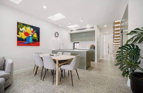 Brunswick East House | Peaceful Retreat with Backyard in Brunswick East