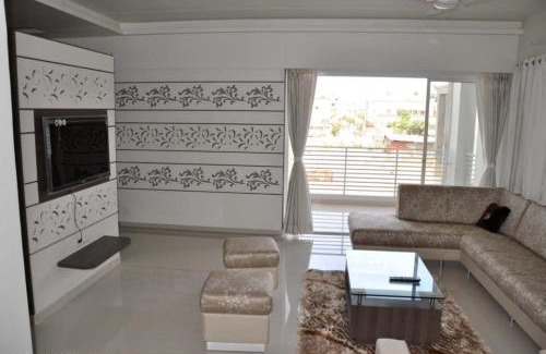 Vadodara Apartment | Peaceful Retreat 3BHK For six person