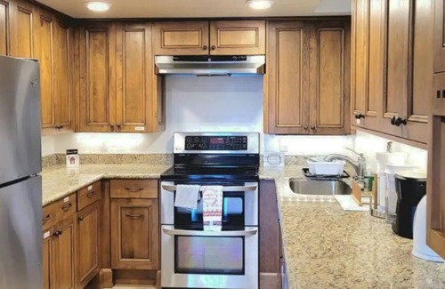 South Juanita House | Peaceful retreat, entire guest suite - 5 min from beach park!