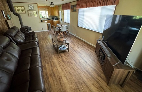 Shady Cove House | Peaceful Retreat on the Rogue River
