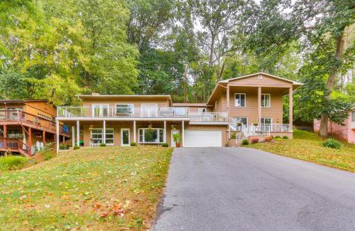 Berryville Apartment | Peaceful Riverfront Retreat with Yoga and Art Studio!