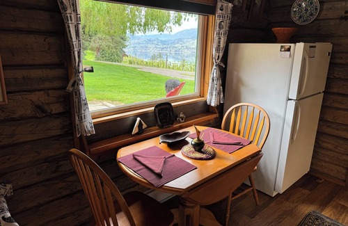 Okanagan-Similkameen Cottage | Peaceful, romantic hideaway surrounded by vineyards.