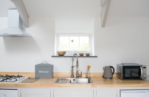 Penzance House | Peaceful rural retreat - w/Parking - close to Mousehole Beaches & Restaurants