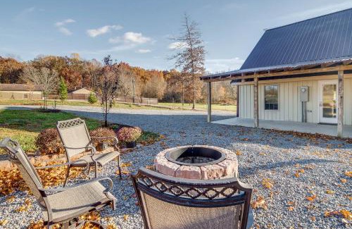 Russell Springs House | Peaceful Russell Springs Home with Fire Pit and Pond!