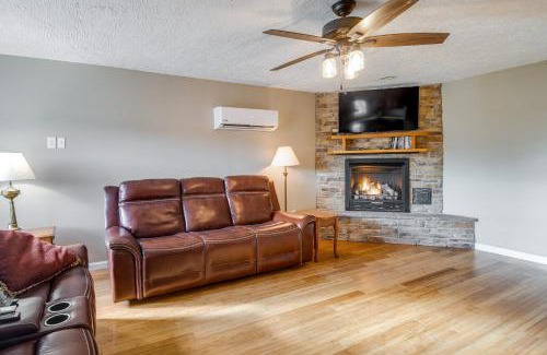 Russell Springs House | Peaceful Russell Springs Home with Fire Pit and Pond!
