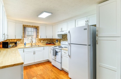 Abingdon Cottage | Peaceful South Holston Lake Cabin w/Dock & Deck!