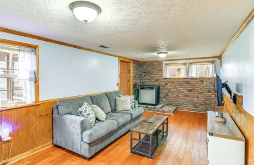 Abingdon Cottage | Peaceful South Holston Lake Cabin w/Dock & Deck!