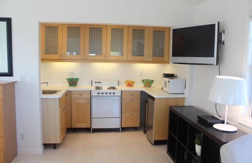 Emerald Hills Cottage | Peaceful Studio Cottage In the Heart Of Silicon Valley