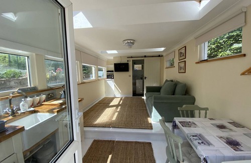 Kilrenny Apartment | Peaceful studio, quirky and unique in a large garden. near beaches,golf courses.