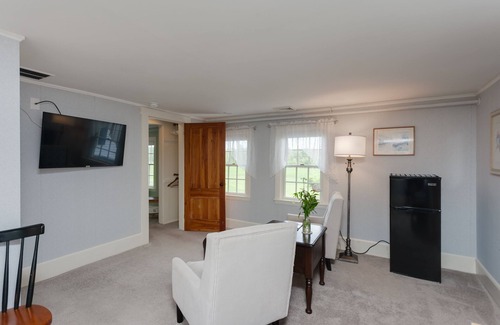 North Berwick Apartment | Peaceful Suite in a farm setting-20 mins to ocean-Unit 4- Abbott Brook Inn