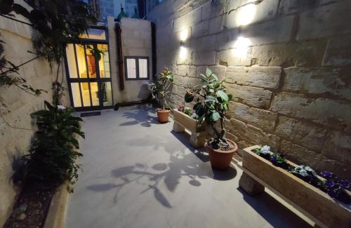 Luqa House | Peaceful Traditional Maltese Townhouse